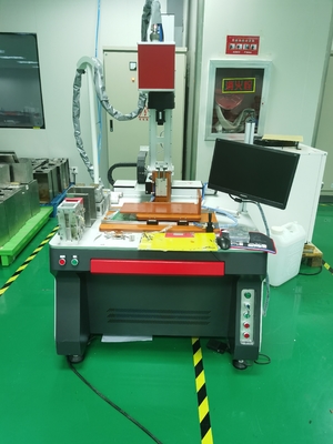 Soudeuse prismatique de tache laser de paquet de batterie, équipement automatique 1000*80mm de soudure laser
